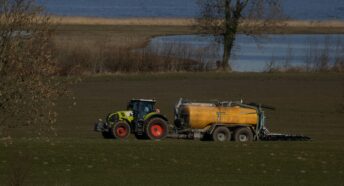 Manure spreading on fields